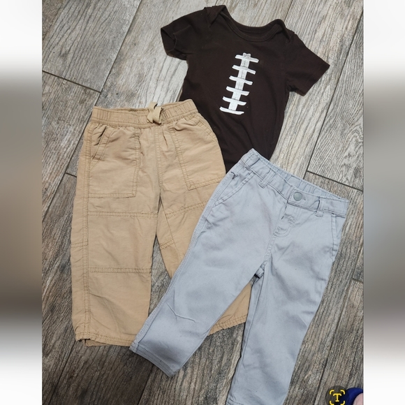 18/24M Gymboree Khakis, The Children's Place Onesie & Skinny Grey Pants - Picture 10 of 10